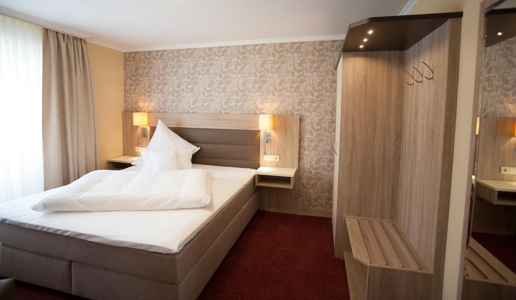Hotel Restaurant Zur Post Lohfelden Стая снимка